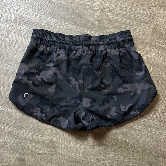 Zyia Active Reversible Camo Flip It Shorts - Picture 2 of 7